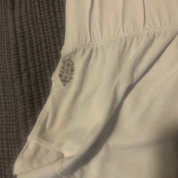 Short shorts - Picture 3 of 3